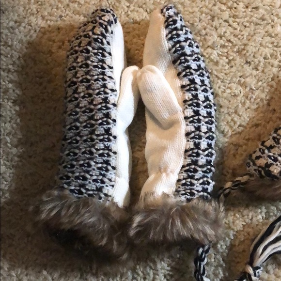 Beanie and mittens - Picture 4 of 5